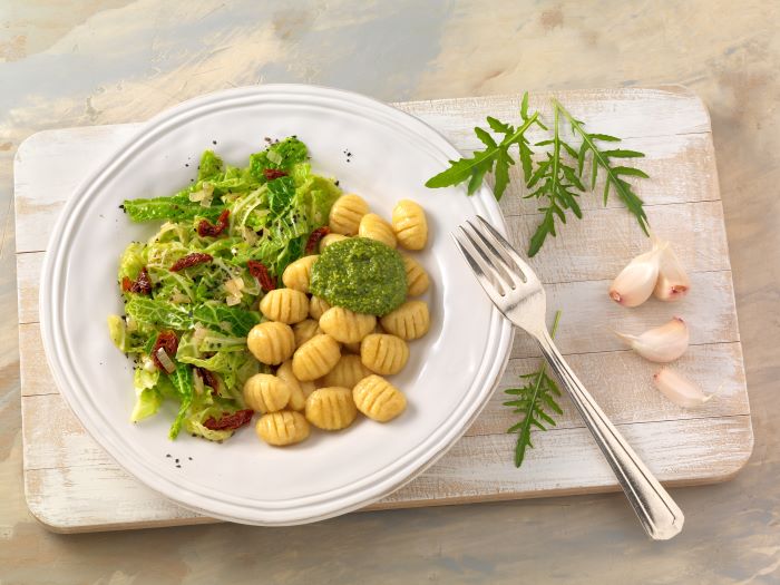 Gnocchi_mit_Rucola-Pesto_und_gebratenem_Wirsing.jpg