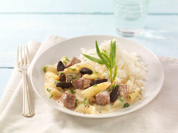 Kalbsragout in sauce aux asperges et vin blanc