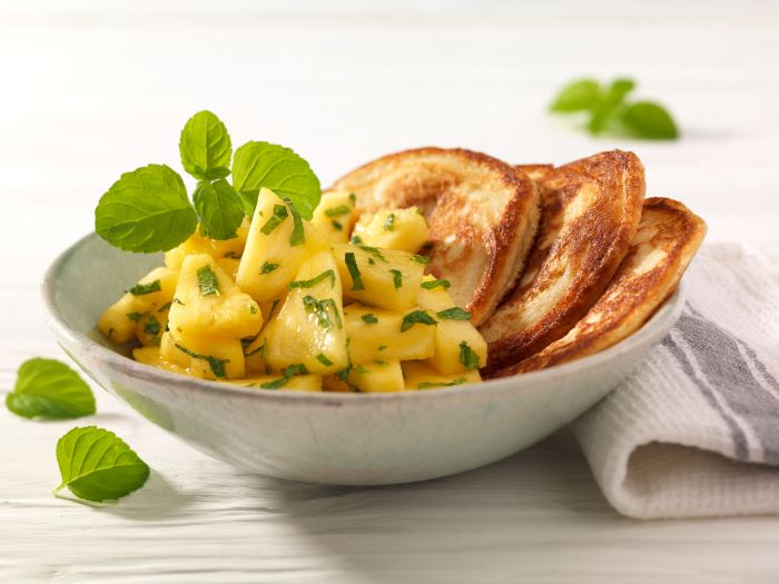 Quark-Pancakes-mit-Ananas-Minz-Salat.jpg