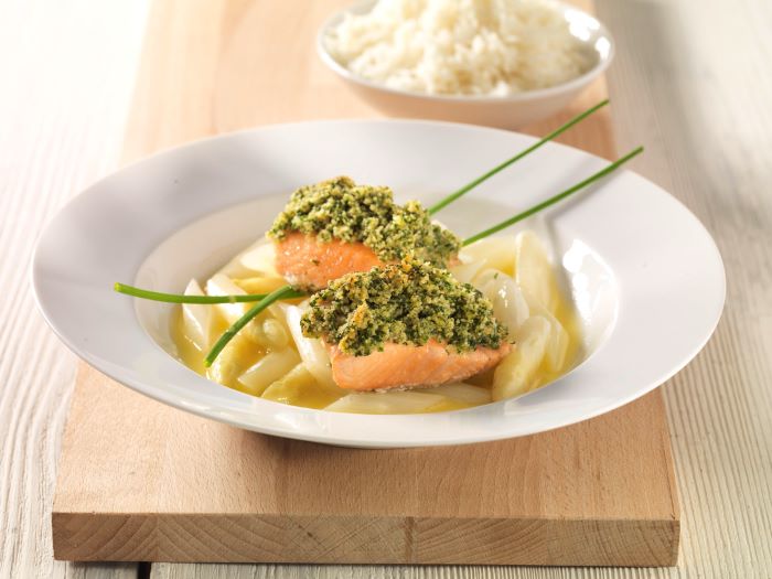 lachsfilet-mit-kraeuterhaube-im-spargelsud_3.jpg