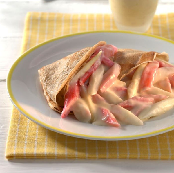 Crêpes de blé complet avec rhubarbe, asperges et smoothie en dessert