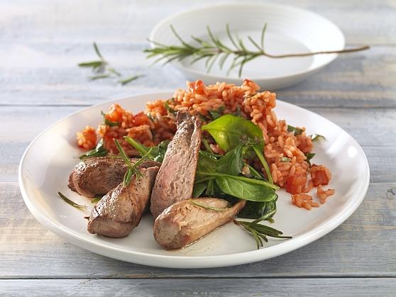 584 Lammfilet mit Spinat Lammfilet auf jungem Spinat mit Tomaten-Basilikumreis - BCM Diät Rezepte.ch