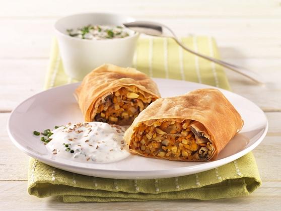 760 Asiatischer Gemuesestrudel Asiatischer Gemüsestrudel mit Sesam-Joghurt-Dip - BCM Diät Rezepte.ch