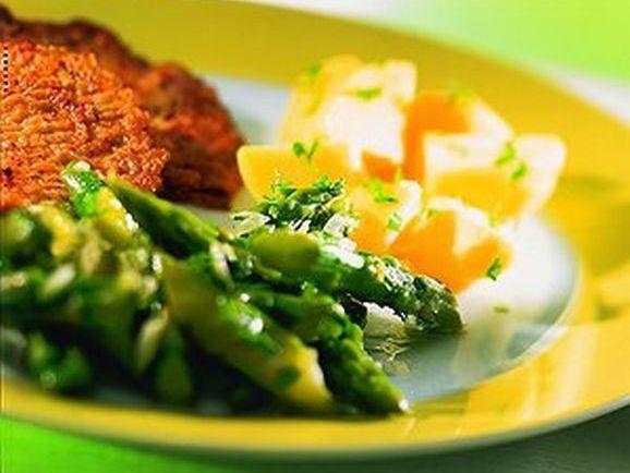 kalbsschnitzel in eihuelle mit spargelsalat Kalbsschnitzel in Eihülle mit Spargelsalat - BCM Diät Rezepte.ch