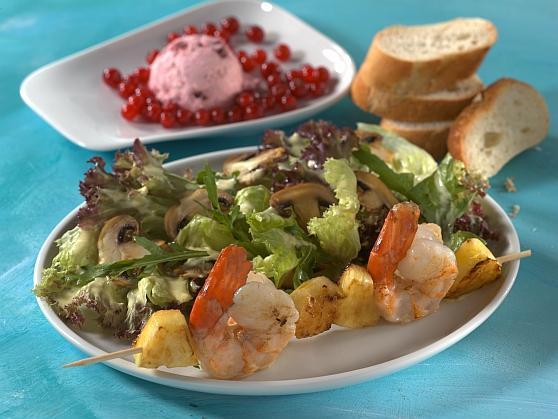 10_salatteller_mit_garnelenspiessen Salatteller mit Garnelenspießen - BCM Diät Rezepte.ch