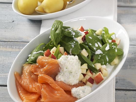 551_raeucherlachs_pellkartoffeln Räucherlachs mit Pellkartoffeln und Apfel-Spinatsalat - BCM Diät Rezepte.ch