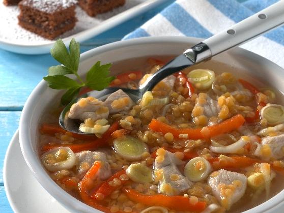 55_gefluegelsuppe_honigkuchen Geflügelsuppe mit roten Linsen und Honigkuchenschnitten - BCM Diät Rezepte.ch