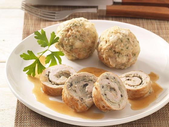 819_gefuellte_putenroellchen Gefüllte Putenröllchen mit Semmelknödeln - BCM Diät Rezepte.ch