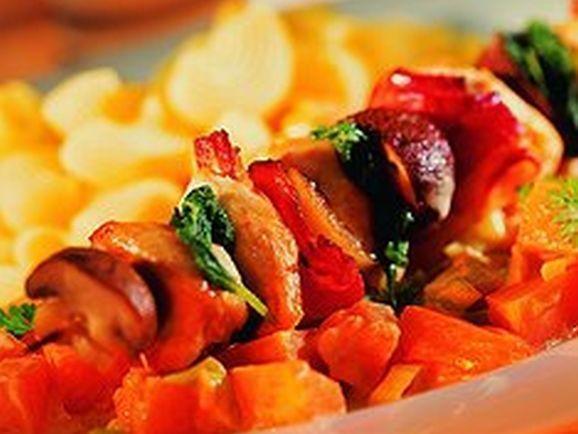 haehnchenspiesse mit kuerbisgemuese Hähnchenspieße mit Kürbisgemüse - BCM Diät Rezepte.ch