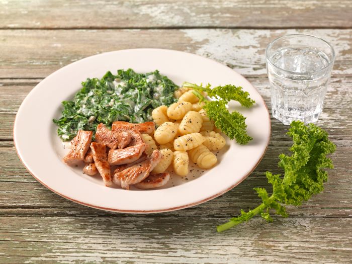 Cremiger Grünkohl mit Gnocchis und Trutenstreifen – Precon Rezepte