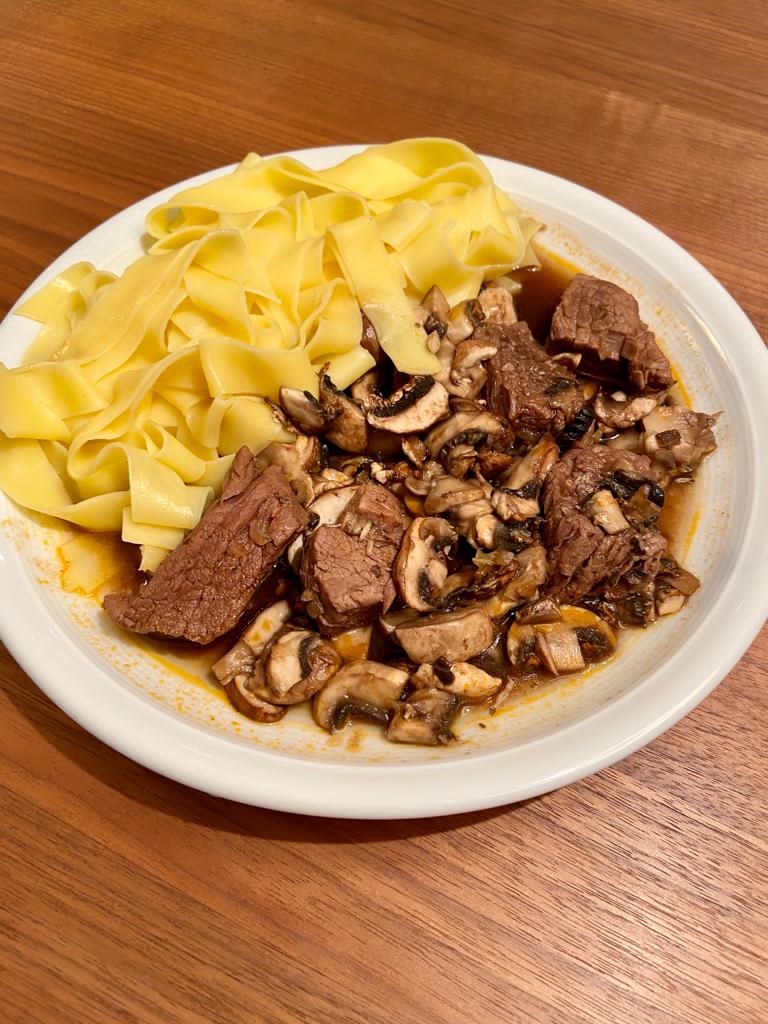 Gulasch mit Bandnudeln – Precon Rezepte