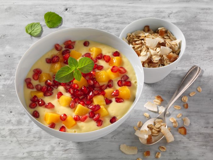 Quark-Mango-Smoothie-Bowl mit Flocken-Mix – Precon Rezepte