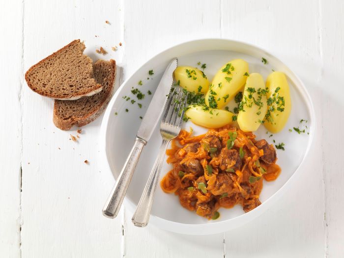 Rinder-Sauerkraut-Ragout mit Kartoffeln