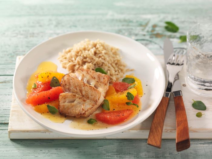 Rotbarschfilet mit Zitrusfrüchten und Naturreis