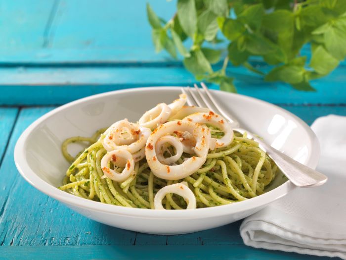 Spaghetti mit Pesto und Calamari