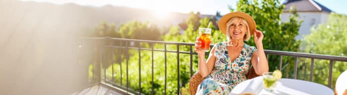 Entdecke erfrischende Tee-Ideen für heisse Tage – kalorienfrei, lecker und ideal zum Abnehmen. Von grünem Tee mit Limette bis Rooibos mit Zimt: So wird Tee zum perfekten Sommergetränk!