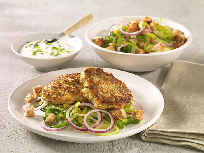  Zucchetti-Tätschli mit Lauchsalat